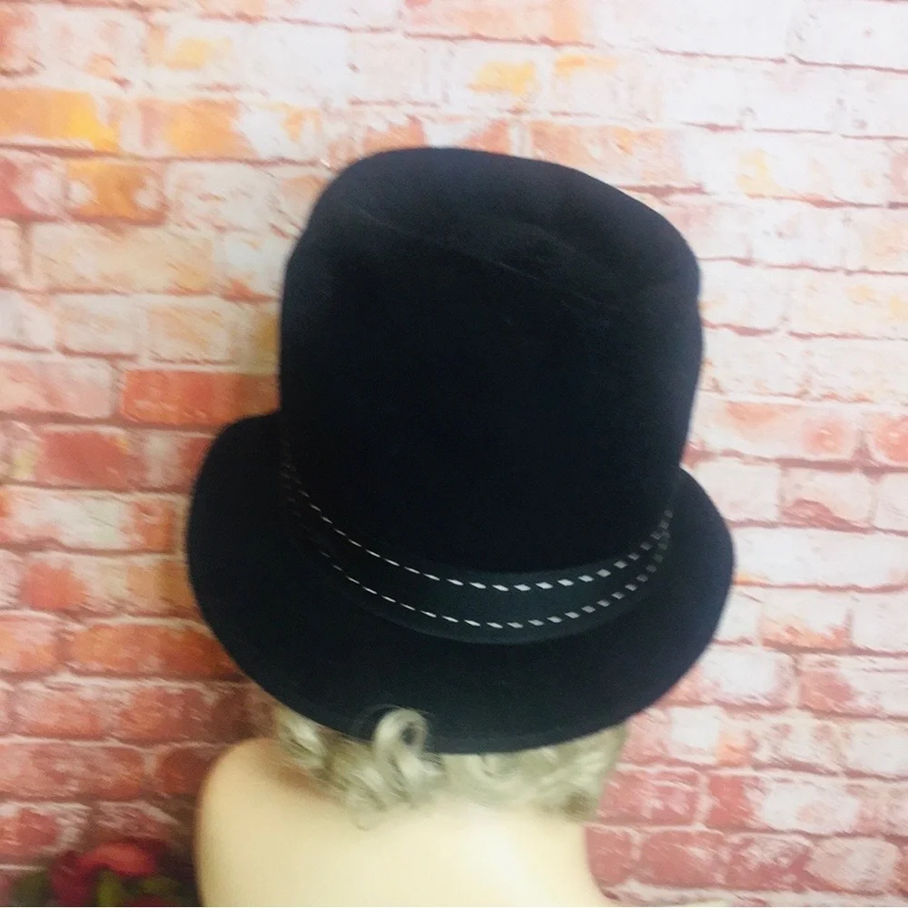 Vintage Luxor MCM Black Wool Felt Cloche Hat with Bow